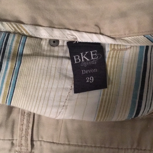 BKE Distressed Khaki Shorts - Picture 4 of 4
